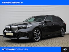 BMW 5-serie Touring - 530e M Sport Automaat / Panoramadak / Trekhaak / Achteruitrijcamera / M Sportonderstel / A