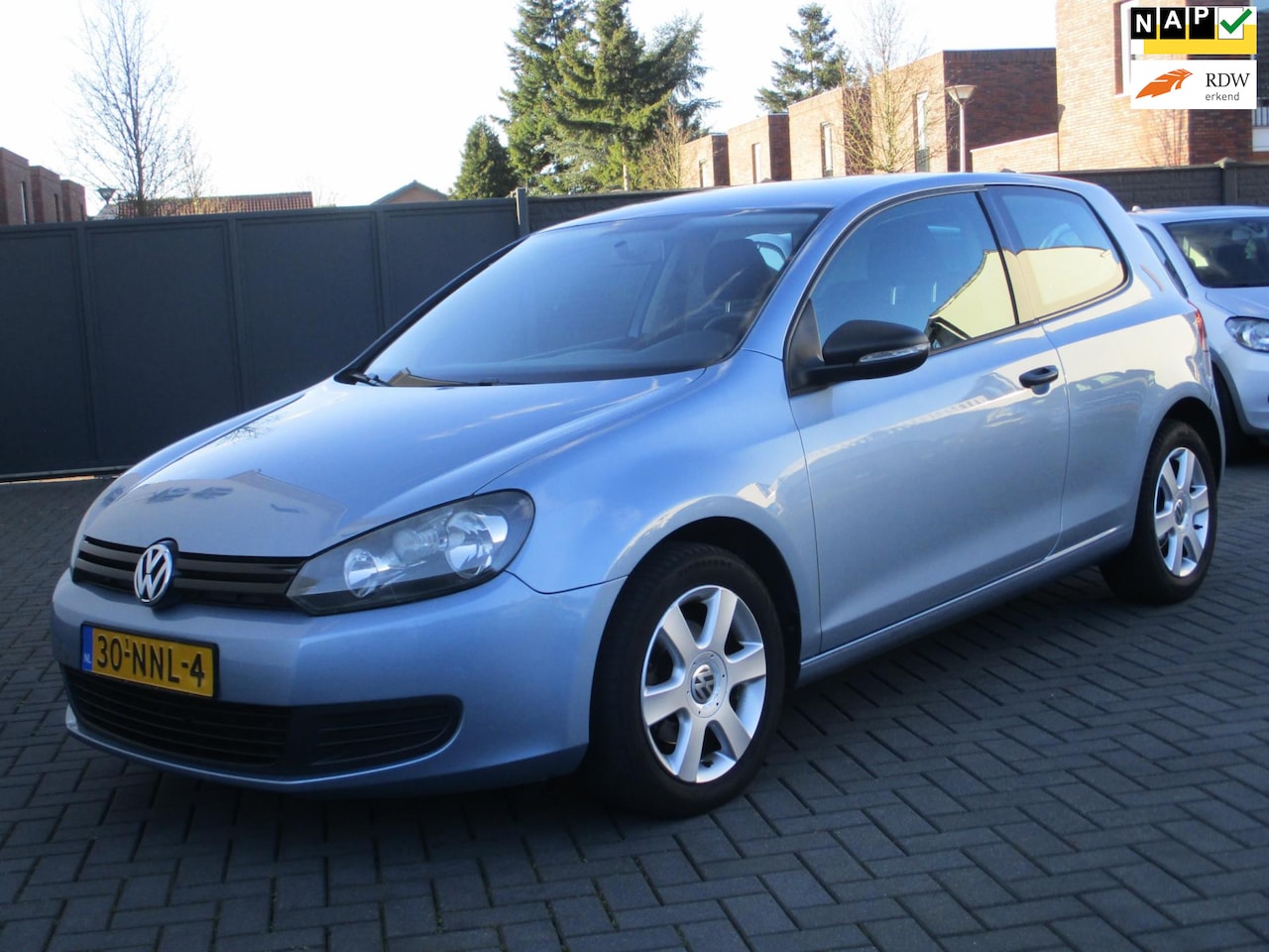 Volkswagen Golf - 1.6 TDI Trendline BlueMotion DSG AUT !! - AutoWereld.nl