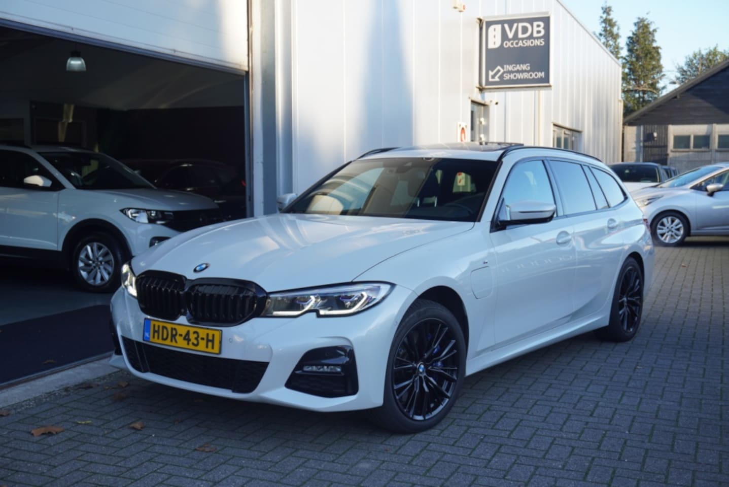 BMW 3-serie Touring - 330e xDr. High Exec. M-Sport |VERWACHT| Pano | Trekhaak | Laser - AutoWereld.nl