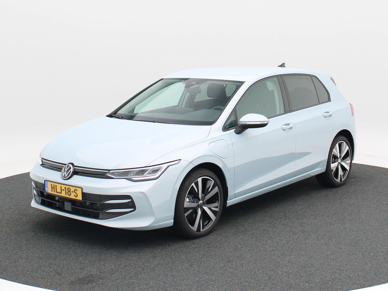 Volkswagen Golf - Life Edition 1.5 eHybrid 204 pk | 18" Velgen | Camera | Cruise Control Adaptief | Keyless - AutoWereld.nl