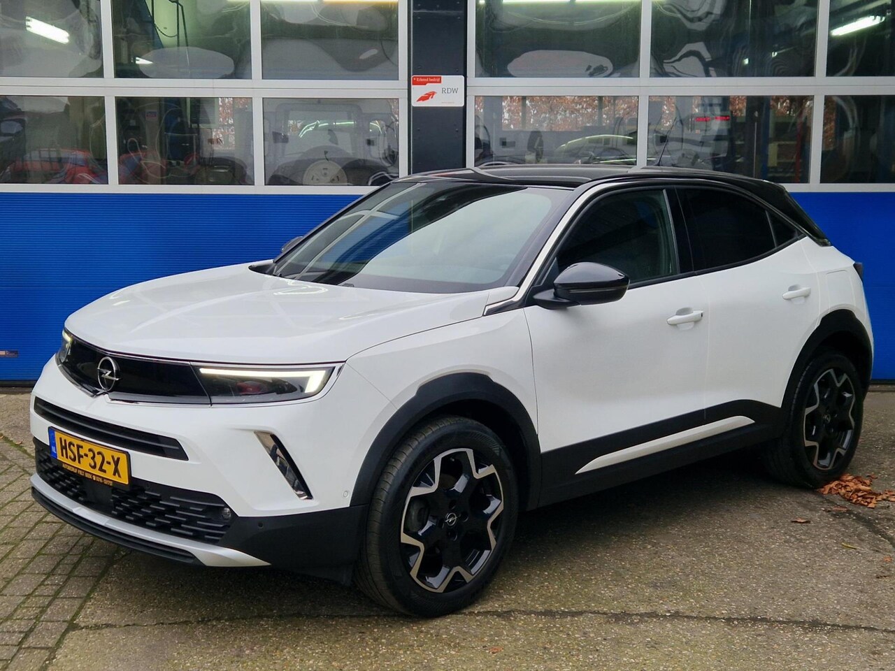 Opel Mokka - 1.2 Turbo Ultimate Automaat / Adaptieve cruise control / Blind spot / Camera / Apple carpl - AutoWereld.nl
