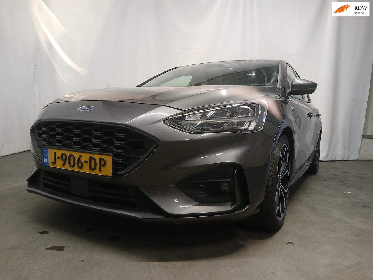 Ford Focus - 1.0 EcoBoost Vignale - Motorlamp - Achter schade - AutoWereld.nl