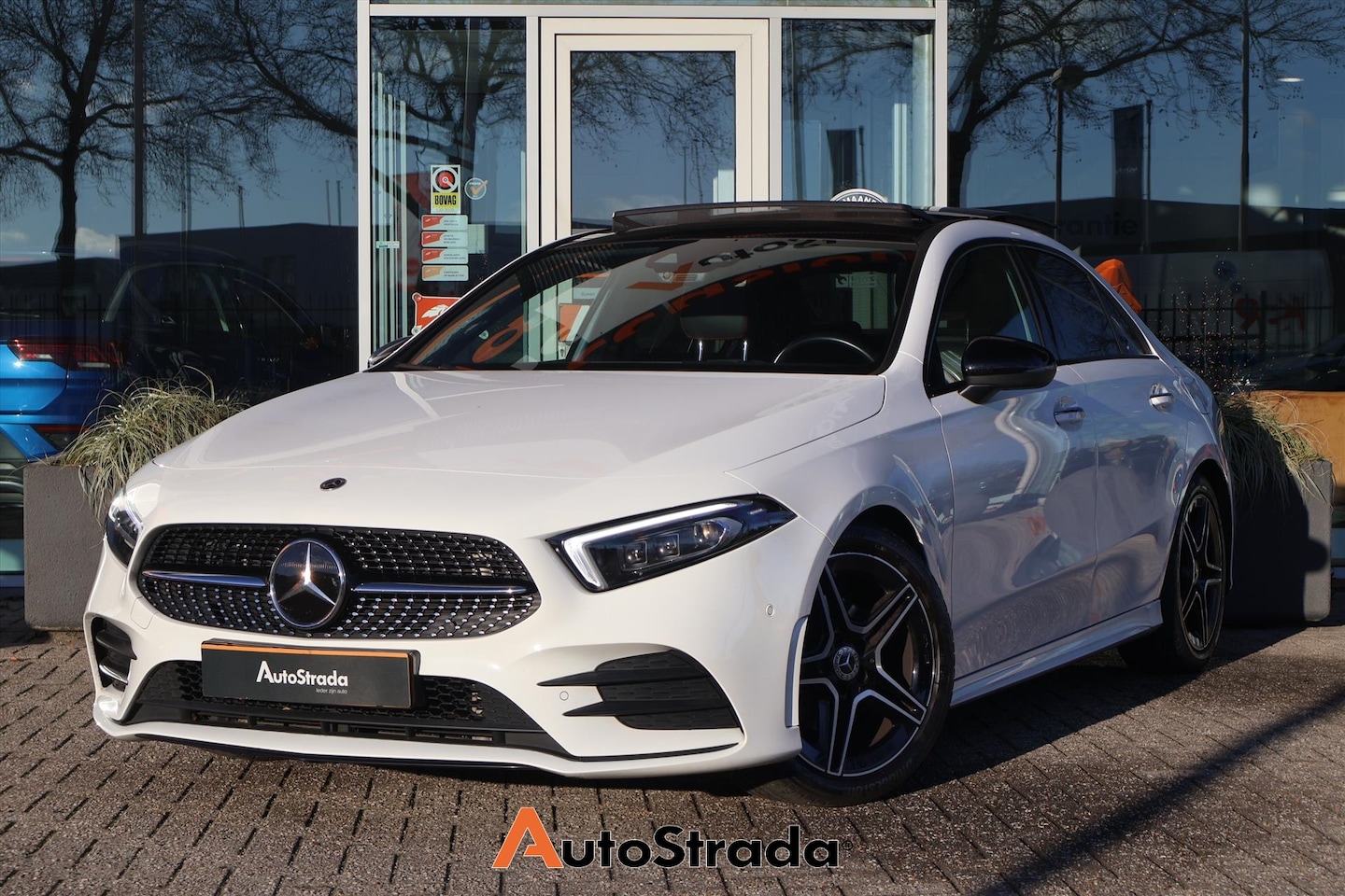 Mercedes-Benz A-klasse - Limousine A 200 AMG-Line 163pk | Pano | Multibeam | Sfeer | ACC | Climate | Carplay | Came - AutoWereld.nl