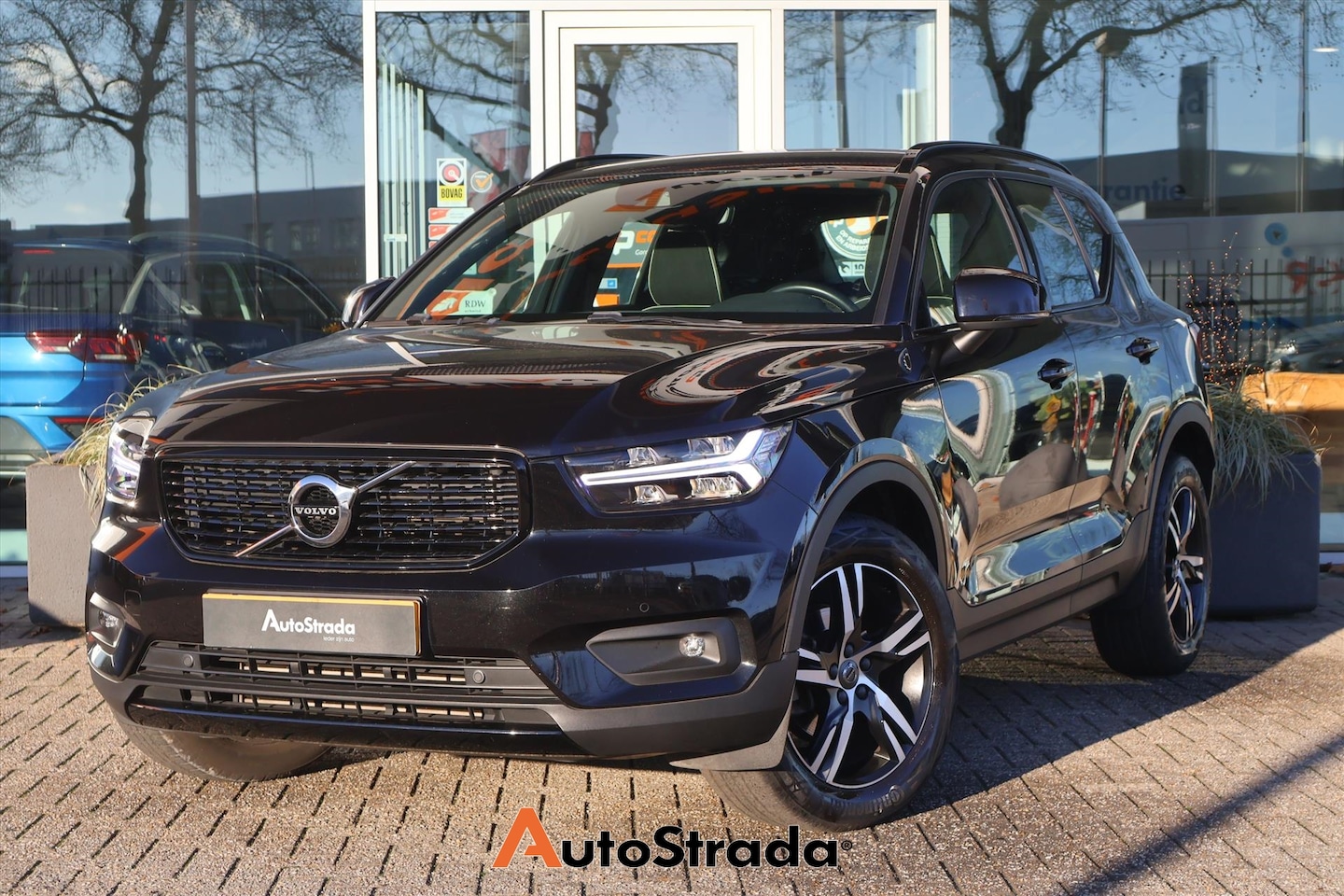 Volvo XC40 - T2 R-Design 129pk | Stoelverwarming | Dodehoek | Keyless | Camera | ACC | Climate | Carpla - AutoWereld.nl