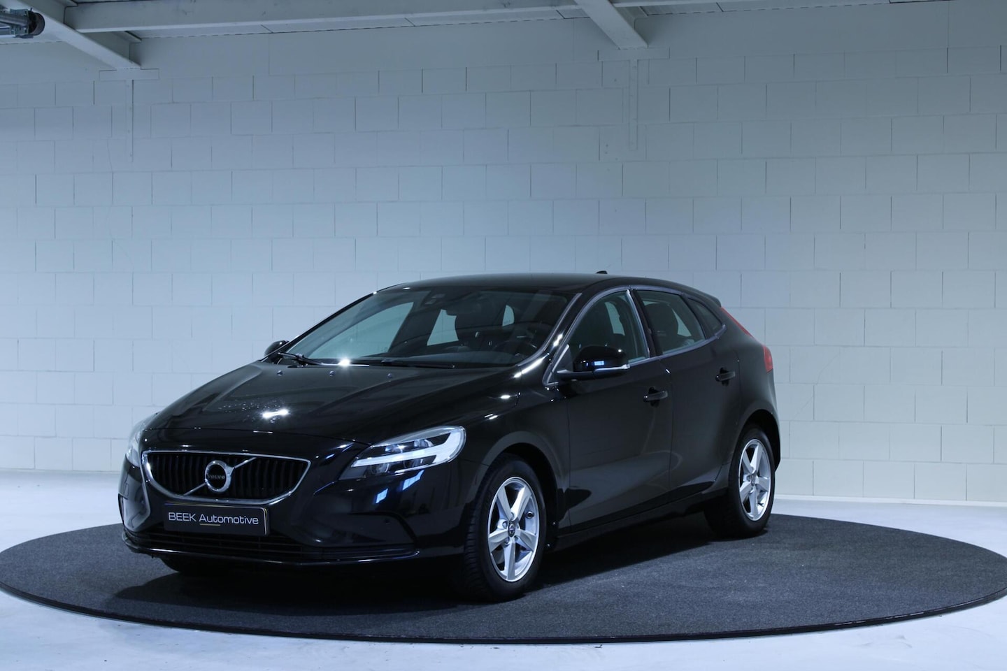Volvo V40 - 2.0 T2 Nordic+ | Trekhaak | Stoelverwarming | PDC - AutoWereld.nl