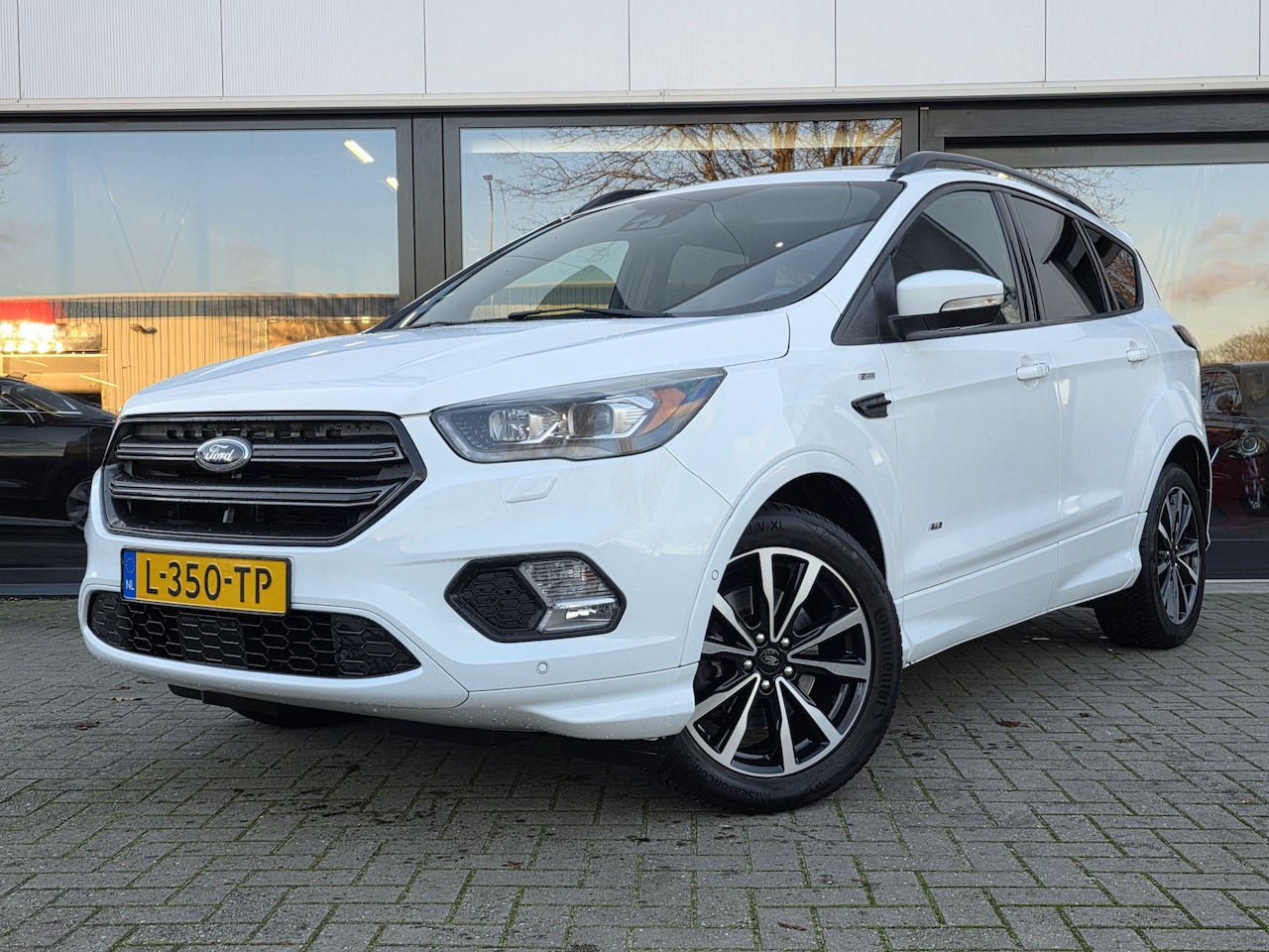 Ford Kuga - 1.5 EcoBoost Vignale + ST-LINE + SONY SOUND + PANO DAK + STANDKACHEL - AutoWereld.nl