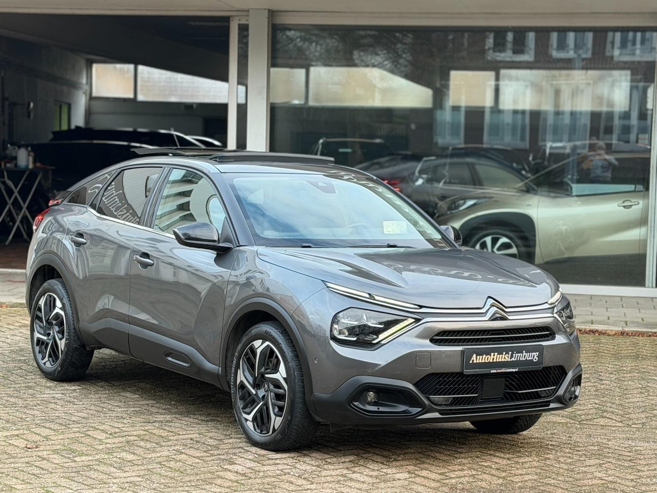 Citroën C4 - 1.2 Puretech Business Plus|Leer|Camera|HUD|Trekhaak|Massage|CarPlay - AutoWereld.nl