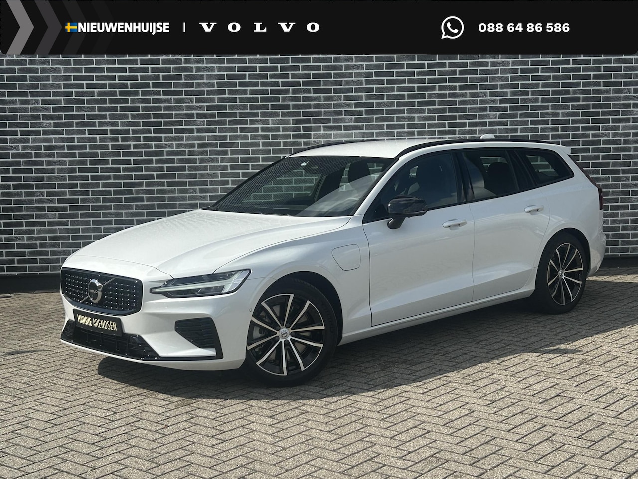 Volvo V60 - 2.0 T6 Plug-in hybrid AWD Plus Dark | Trekhaak | 360 camera | Harman Kardon audio | Adapti - AutoWereld.nl