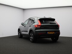 Volvo XC40 - B4 197PK Plus Dark / Panoramisch Schuif/kanteldak / Nubuck Bekleding / Extra Getint Glas /