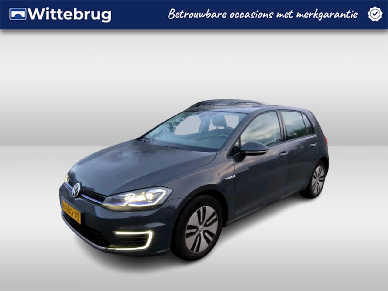 Volkswagen e-Golf - E-DITION Led / Navigatie / Climate control / 16 Inch - AutoWereld.nl