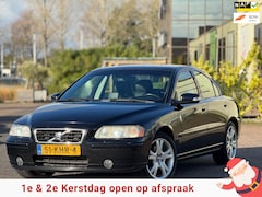 Volvo S60 - 2.4 Drivers Edition | Leder sporstoelen | Xenon | Trekhaak | Parkeersensoren | 17 inch