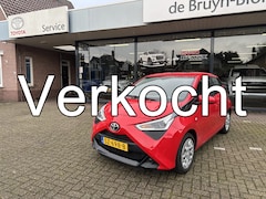 Toyota Aygo - 1.0 VVT-i x-play Automaat slechts 31.298 km / Parkeercamera / Navigatie / Dealeronderhoude