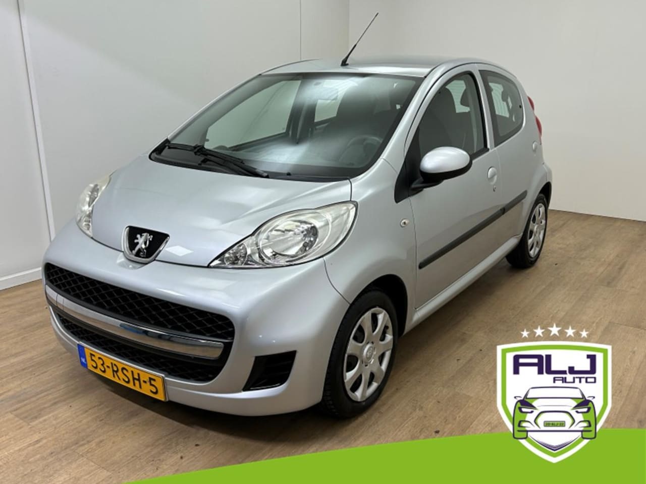Peugeot 107 - Occasion 1.0-12V XS | Grijs | Tweedehands Peugeot 107 | Airco | Aux audio - AutoWereld.nl