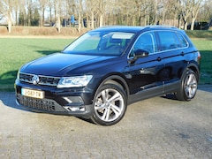 Volkswagen Tiguan - 1.5 TSI ACT Comfortline, IQdrive, Led, Trekahaak Virtual cockpit
