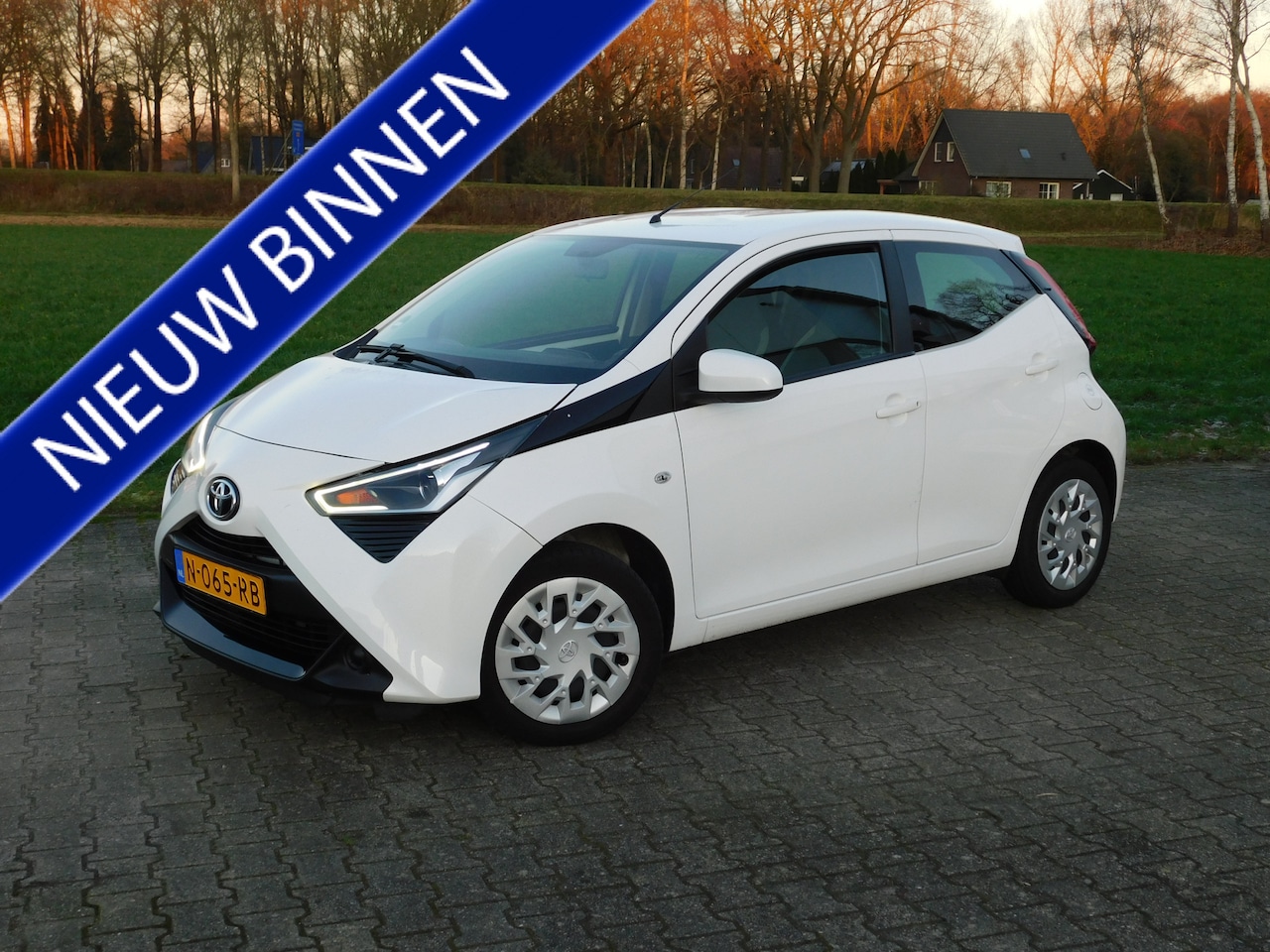 Toyota Aygo - 1.0 VVT-i x-play 1.0 VVT-i x-play, Camera, Carplay - AutoWereld.nl