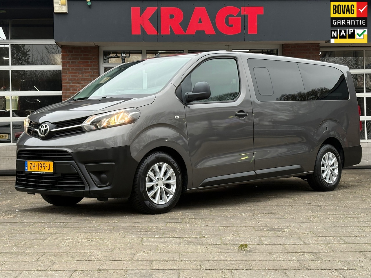 Toyota ProAce Shuttle - 1.5 D-4D Navigator Long 9 PERSOONS/ PRIJS is inclusief BTW&BPM, Panoramadak, navigatiesyst - AutoWereld.nl