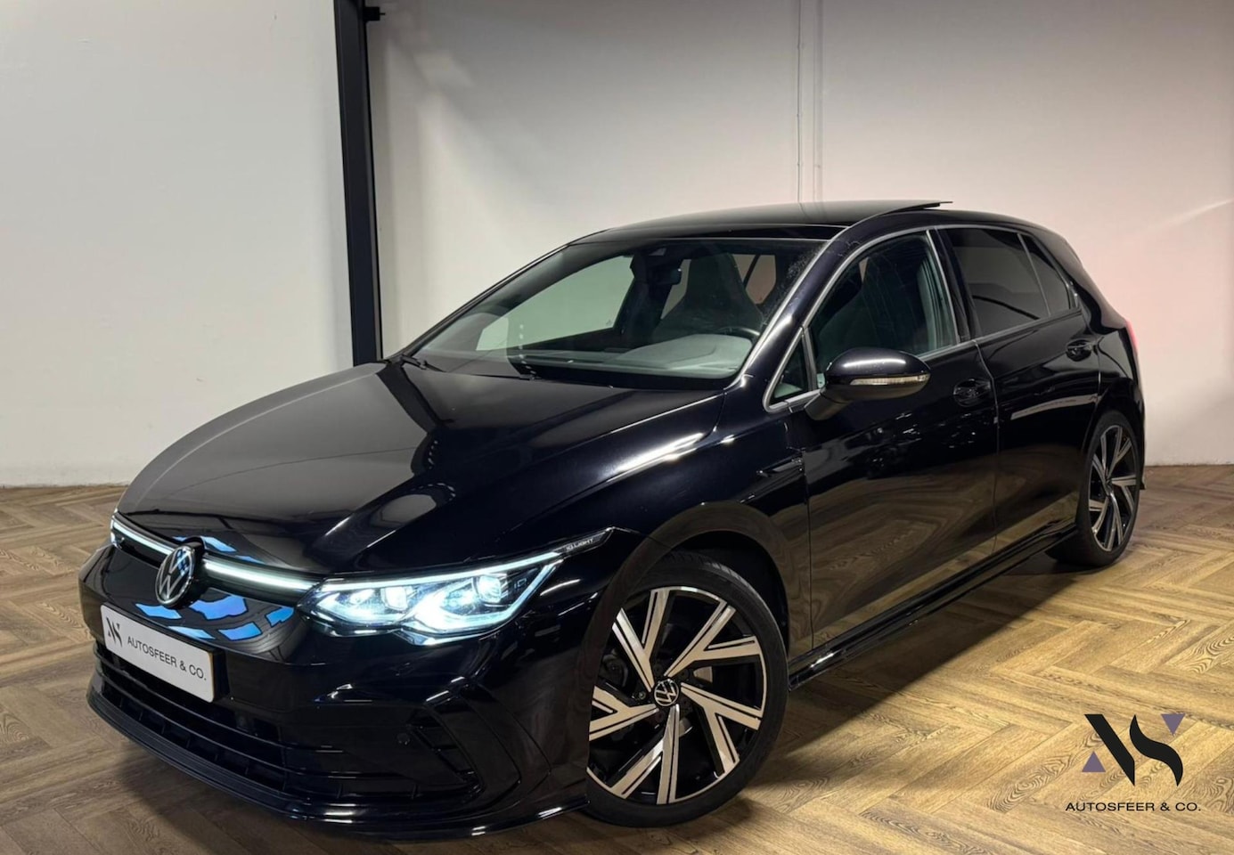 Volkswagen Golf - 1.5 eTSI R-Line PANO KEYLESS CAM - AutoWereld.nl