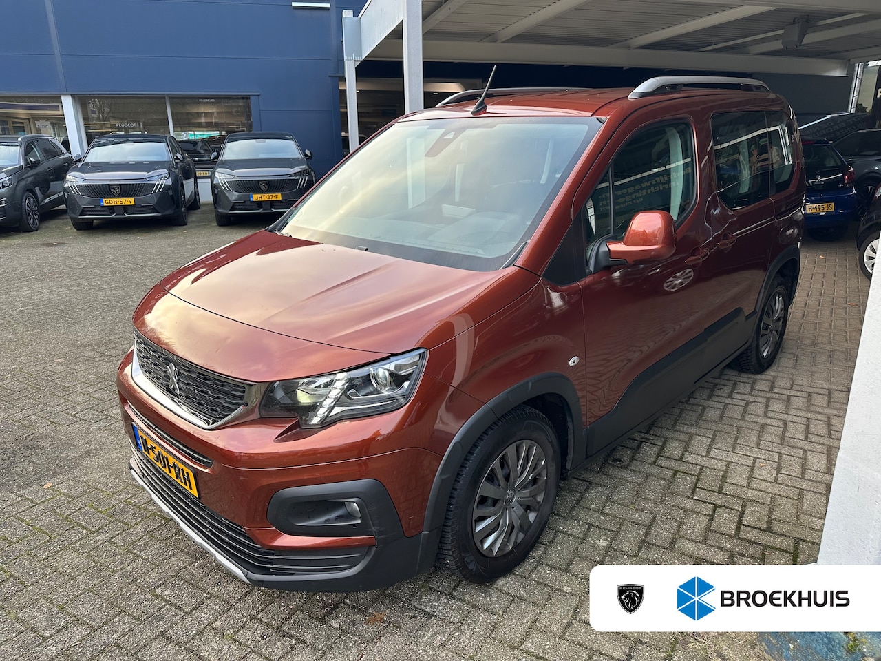 Peugeot Rifter - 1.2 Puretech Allure | Achterbank in delen neerklapbaar | Airco (automatisch) | Apple Carpl - AutoWereld.nl