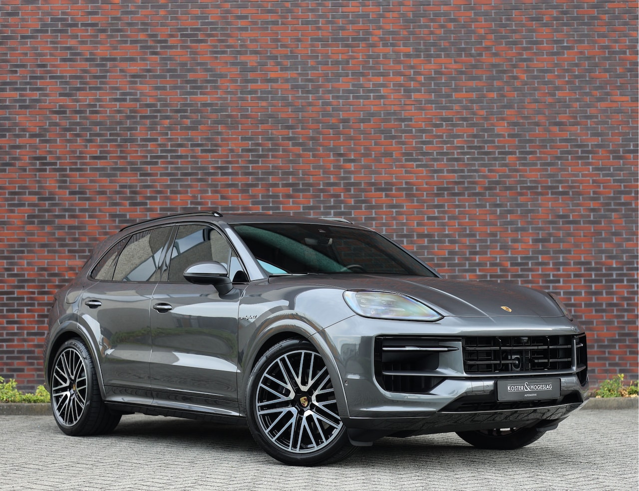 Porsche Cayenne - E-Hybrid | Sport Chrono - Pano - Trekhaak - AutoWereld.nl