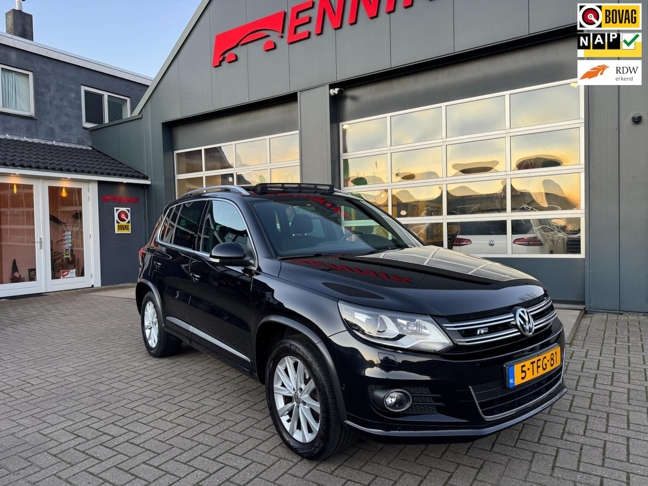 Volkswagen Tiguan - 1.4 TSI R-Line Edition / Pano / Lane / Trekhaak / Led Xenon / 1e Eig. NL Auto met NAP . - AutoWereld.nl