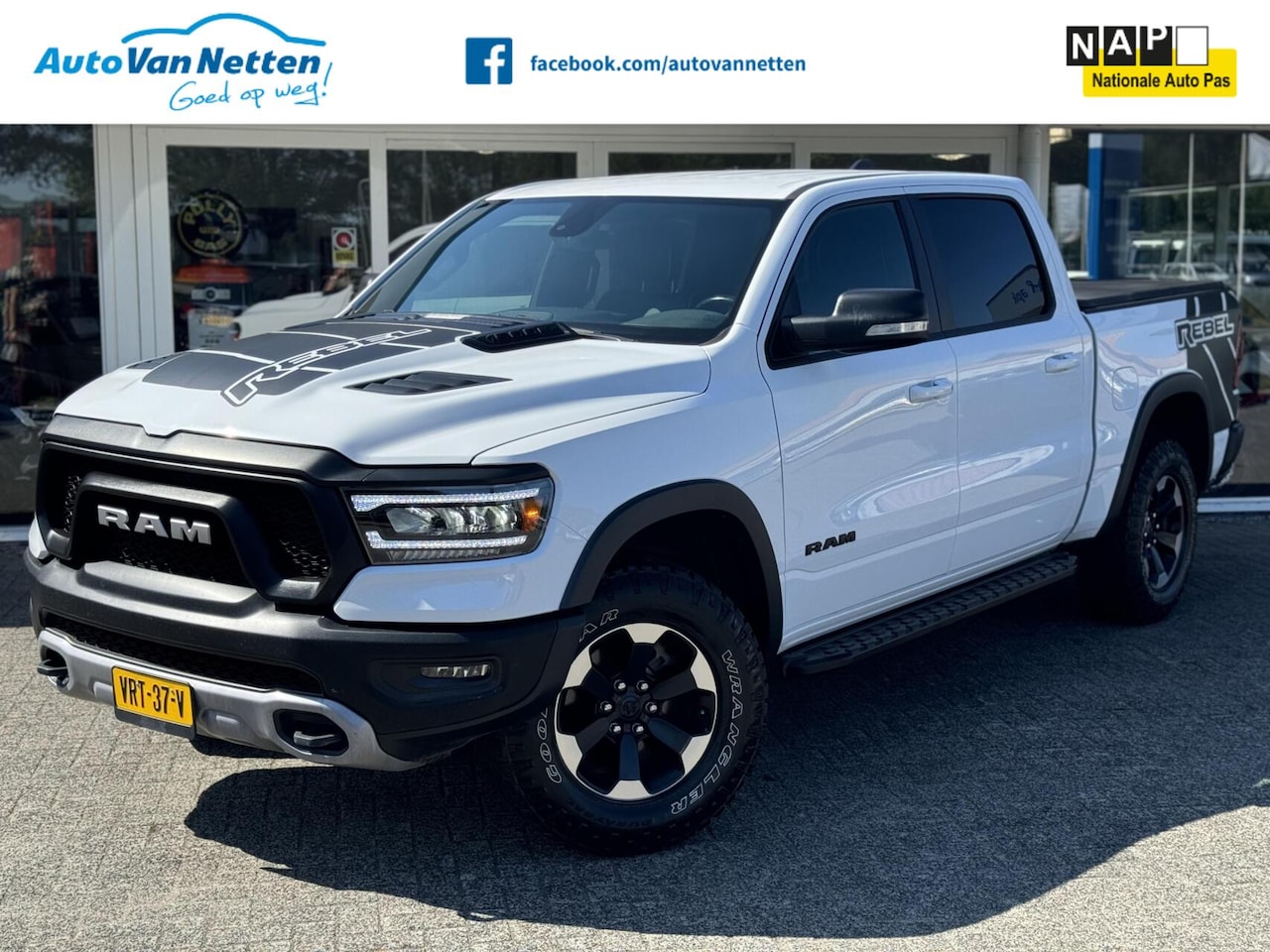 Dodge Ram 1500 - 4X4 5.7 V8 HEMI 400pk 4x4 Crew Cab REBEL - AutoWereld.nl