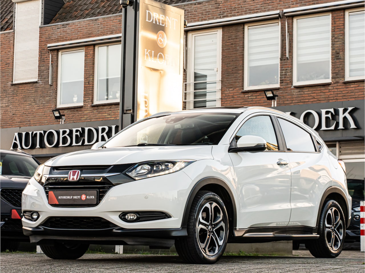 Honda HR-V - 1.5 i-VTEC Executive ORG NL PANO CAMERA STOELVERW - AutoWereld.nl