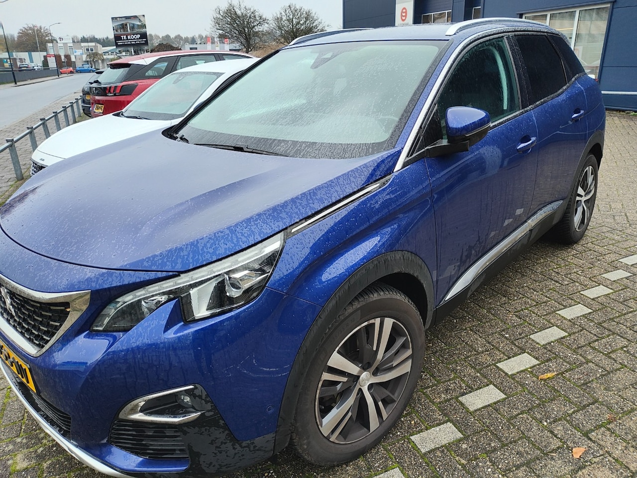 Peugeot 3008 - 1.2 PureTech Allure | Achterbank in delen neerklapbaar | Achteruitrijcamera | Apple Carpla - AutoWereld.nl
