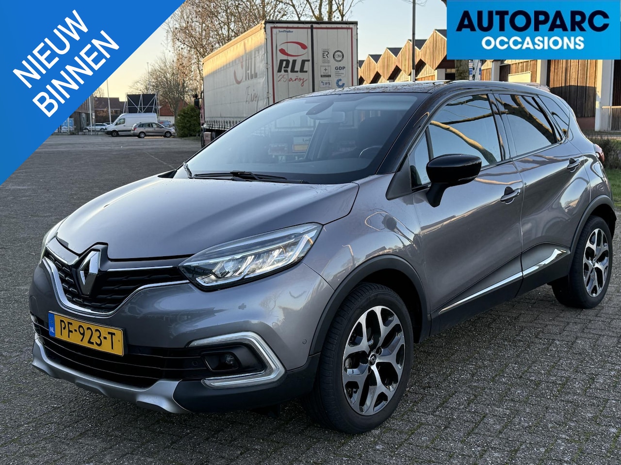 Renault Captur - 1.2 TCe Intens 1.2 TCe Intens , KEYLESS, CARPLAY, NAVI, TREKHAAK, CRUISE CONTROLE, ZELF IN PARKEER FUNCTI - AutoWereld.nl