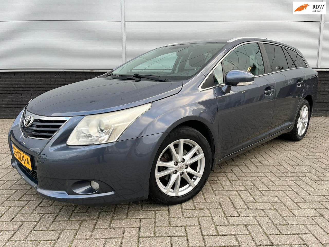 Toyota Avensis Wagon - 1.8 VVTi Automaat - clima - isofix - camera - cruise control - lm velgen - NAP - AutoWereld.nl
