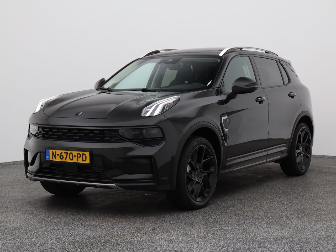 Lynk & Co 01 - 1.5 Plug-in Hybrid | BLACK | NLD AUTO - AutoWereld.nl