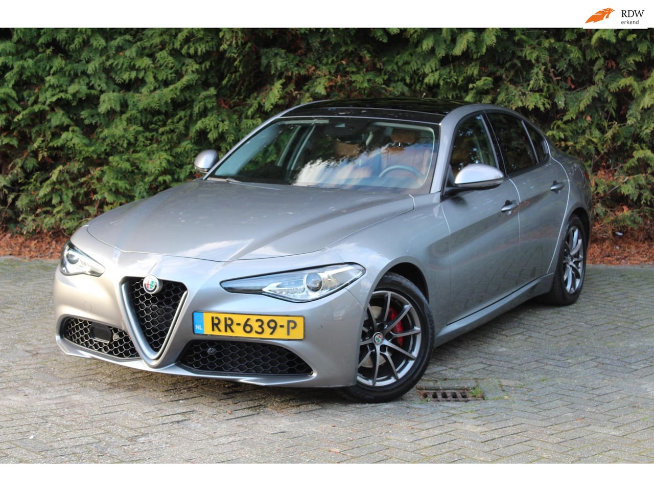 Alfa Romeo Giulia - 2.2 Super 180PK Automaat | Leder | Elektrische stoelen | Navigatie | Stoel/stuurverwarming - AutoWereld.nl