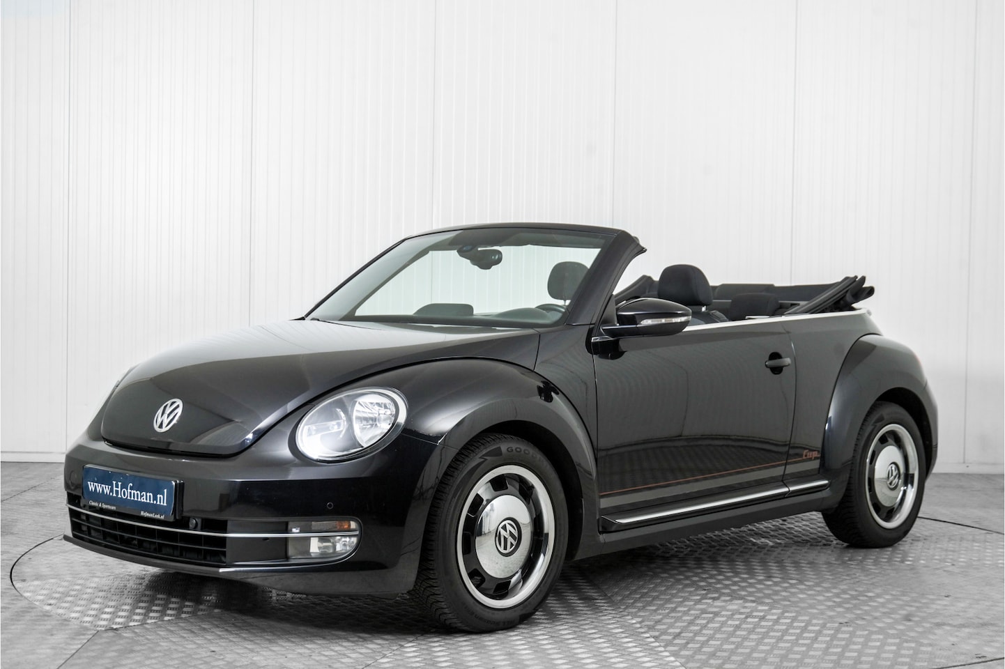 Volkswagen Beetle Cabriolet - 1.2 TSI Design BlueMotion Cup Edition - AutoWereld.nl