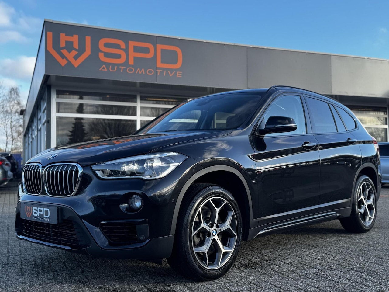 BMW X1 - sDrive20i Executive|Sport|LED|Trek|Automaat|Cam|DAB - AutoWereld.nl