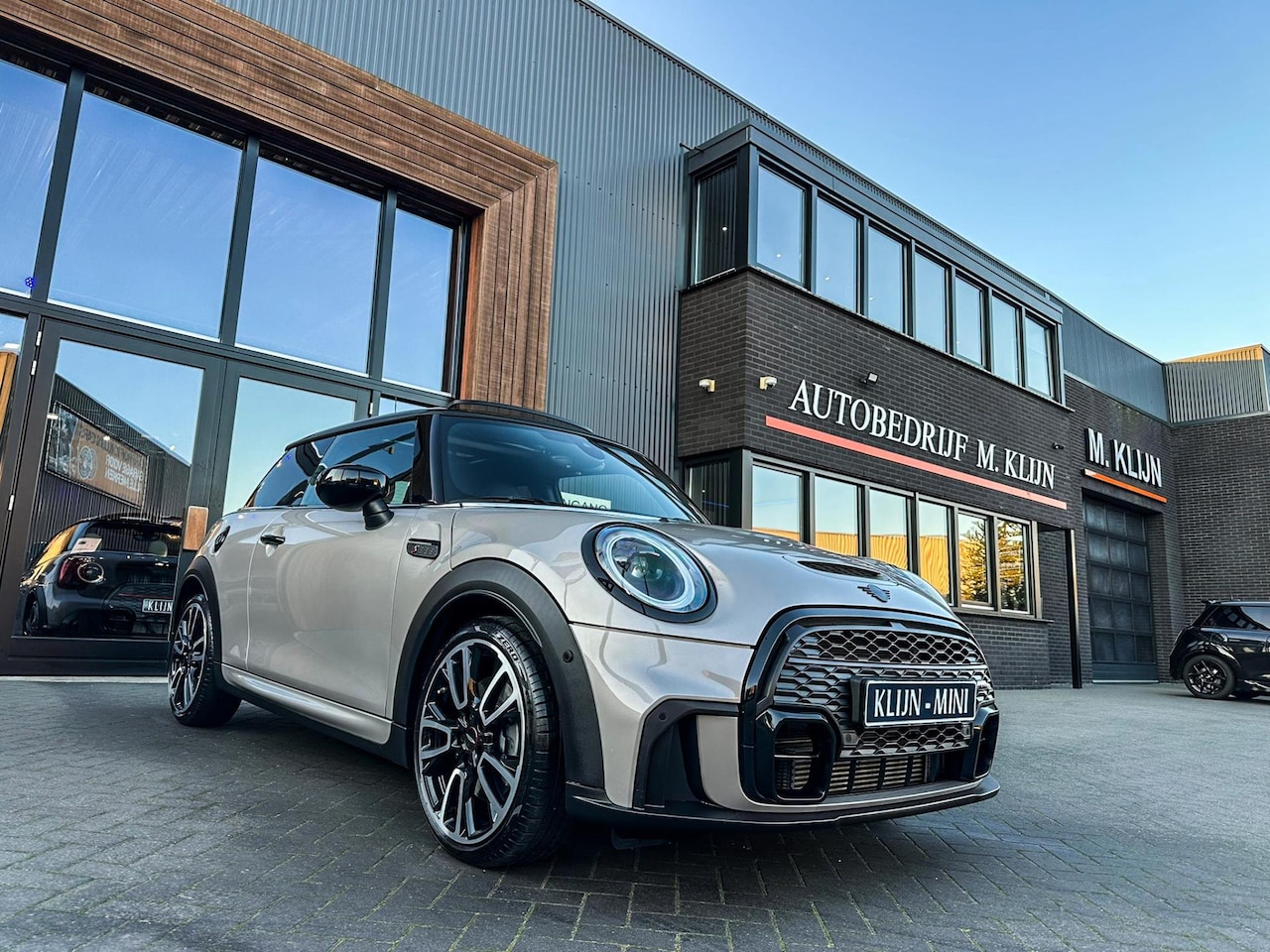 MINI Cooper S - Mini 2.0 John Cooper Works f1 aut Rooftop grey/Pano/Head up/Camera - AutoWereld.nl