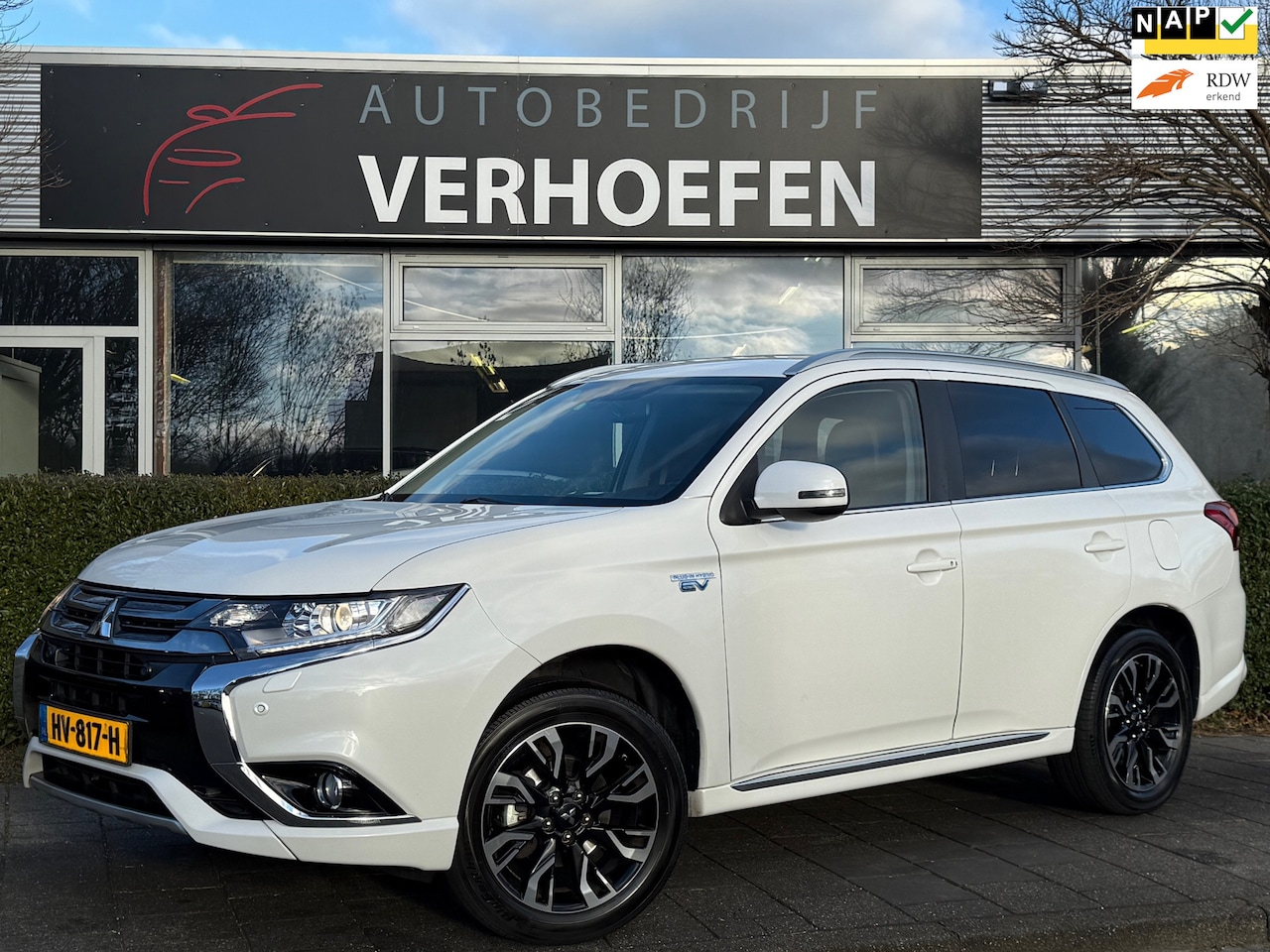 Mitsubishi Outlander - 2.0 PHEV Executive Edition - STOEL VERW - PARK CAMERA - INCL BTW - VOLLEDIG ONDERHOUD AANW - AutoWereld.nl