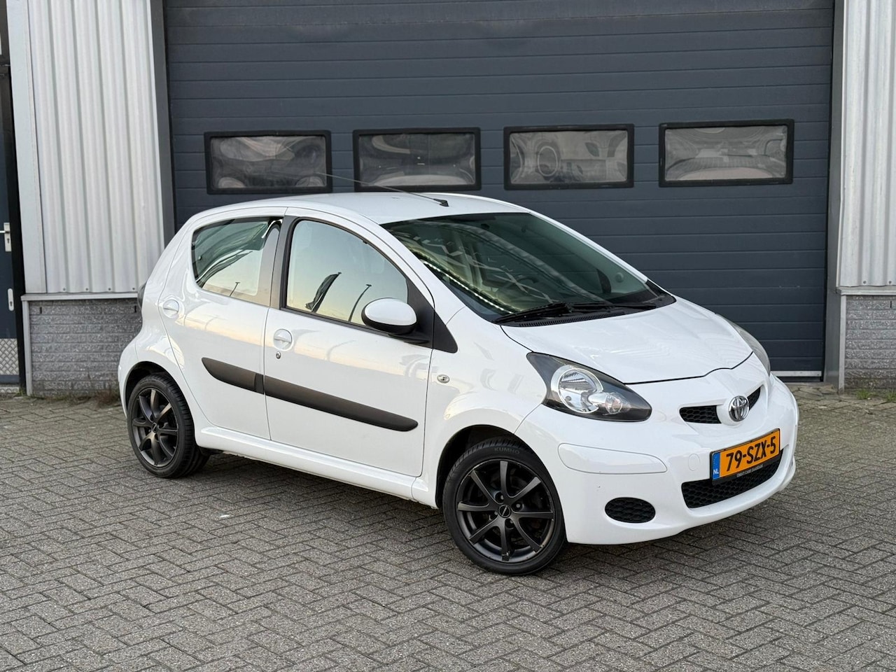Toyota Aygo - 1.0-12V Comfort Navigator Nederlandse Auto - AutoWereld.nl