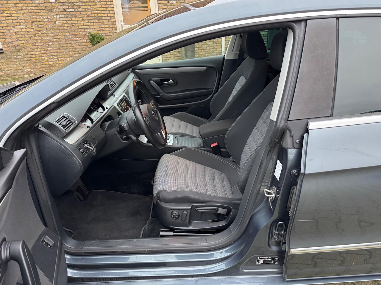 Volkswagen Passat CC - 2.0 TDI BlueMotion 4p.Bj 2011 weinig kilometers - AutoWereld.nl
