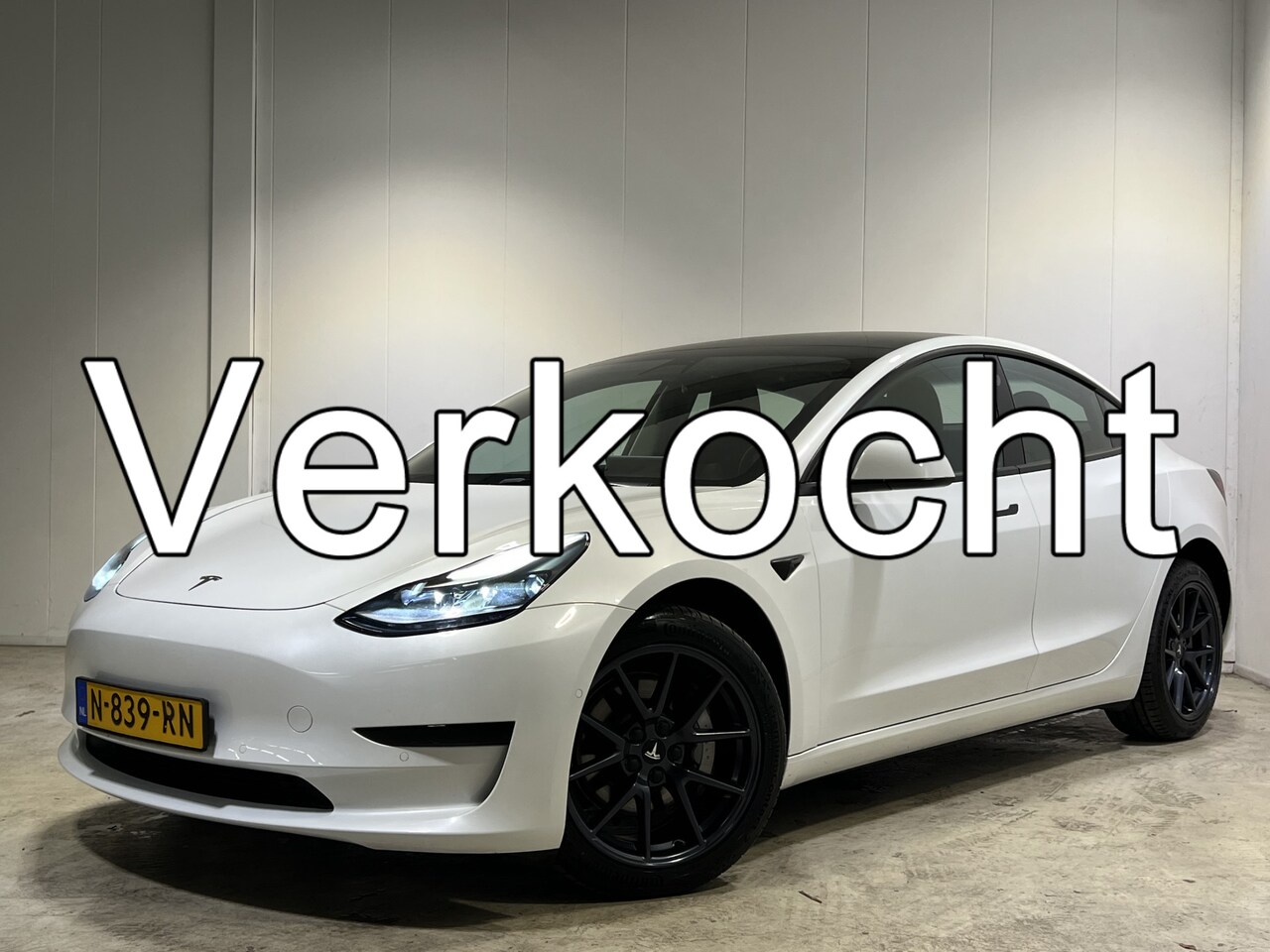 Tesla Model 3 - Standard RWD Plus 60 kWh | Navigatiesysteem | LM Velgen 18" | Panoramadak | Voorstoelen Ve - AutoWereld.nl