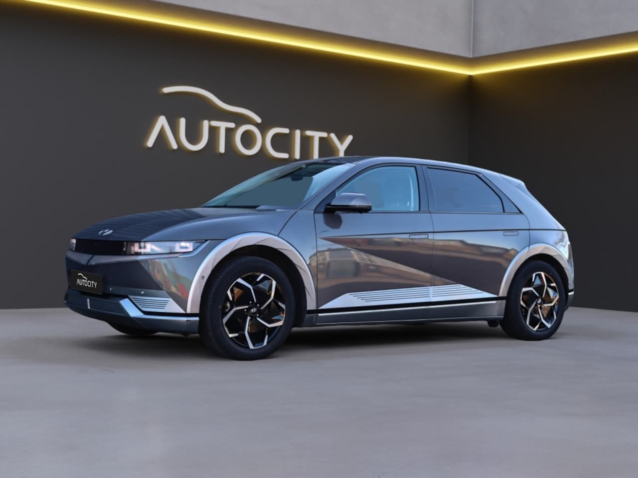 Hyundai IONIQ 5 - Lounge 73kWh 218pk Leder l Trekhaak l 94% SOH l 360 Camera - AutoWereld.nl