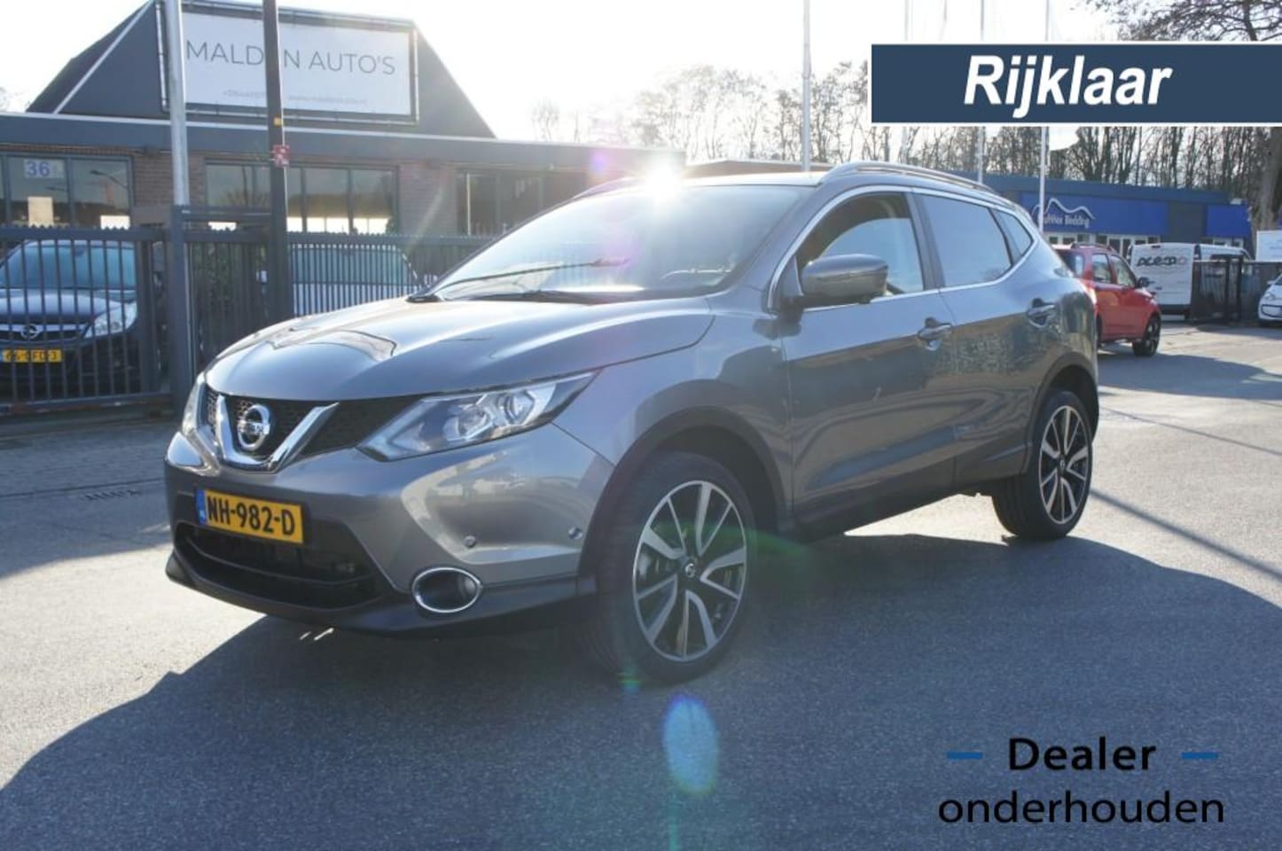 Nissan Qashqai - 1.2 TEKNA TREKH/LEDER/PANO/19INCH/DODEHOEKSENSOR/360CAM PERFECTE STAAT - AutoWereld.nl