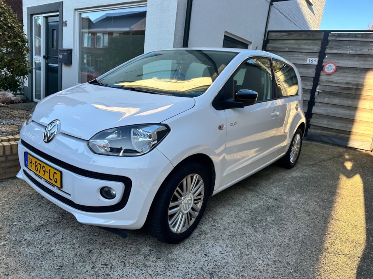 Volkswagen Up! - 1.0 HIGH UP! BLUEM. - AutoWereld.nl