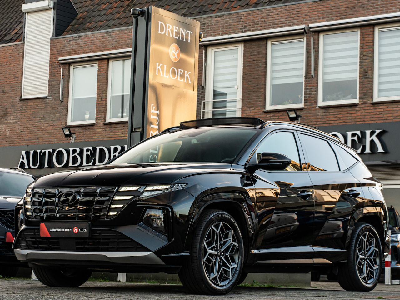 Hyundai Tucson - 1.6 T-GDI PHEV N Line Sky 4WD PANO BLACK OPTIC 19 INCH LEDER CAMERA DODEHOEK BOMVOL!! - AutoWereld.nl