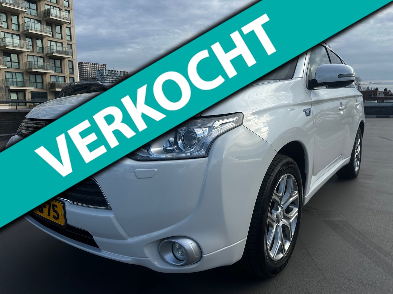 Mitsubishi Outlander - 2.0 PHEV Intense + Camera Cruise Nieuwe Banden Goed Onderhouden - AutoWereld.nl