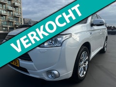 Mitsubishi Outlander - 2.0 PHEV Intense + Camera Cruise Nieuwe Banden Goed Onderhouden