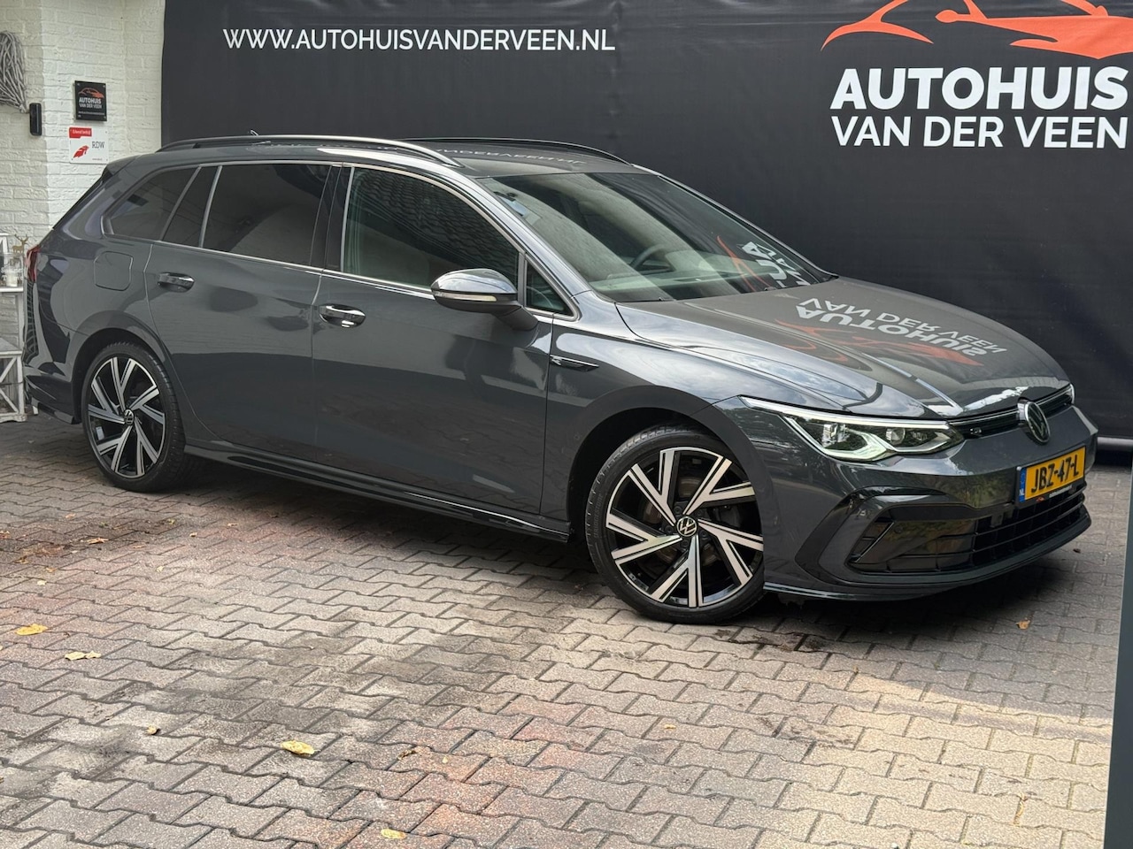 Volkswagen Golf Variant - 1.5 eTSI R-Line Business+ 150 PK! ACC/Clima/Trekhaak/Etc! - AutoWereld.nl