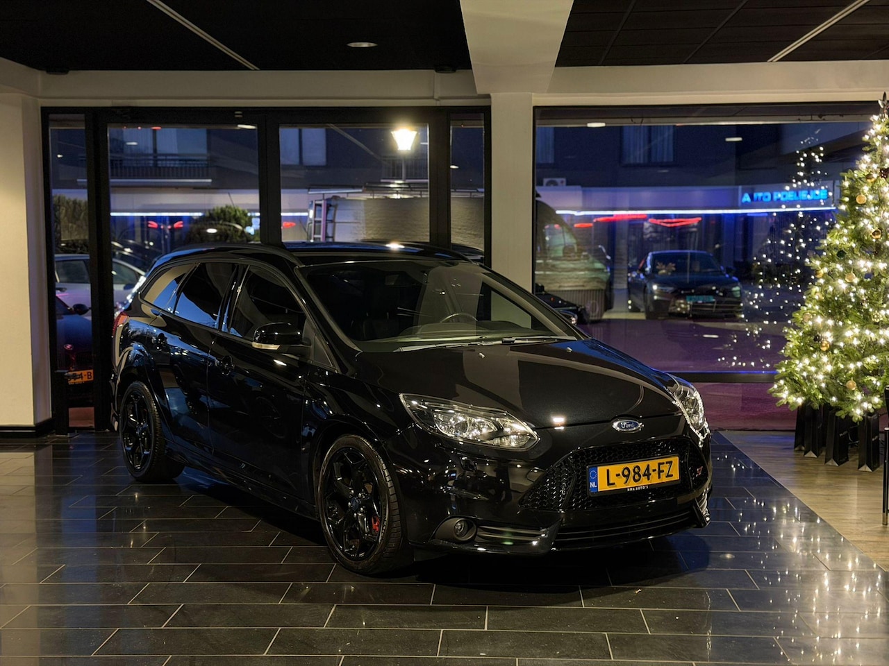 Ford Focus Wagon - 2.0 EcoBoost ST-3 250 PK / 6 BAK / PARKEER SENSOOR / ST STOEL / UITLAAT - AutoWereld.nl