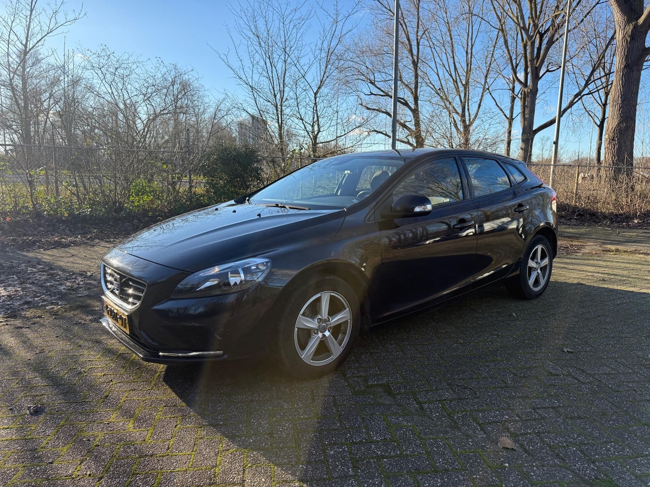 Volvo V40 - 1.6 D2 Momentum Leer - AutoWereld.nl