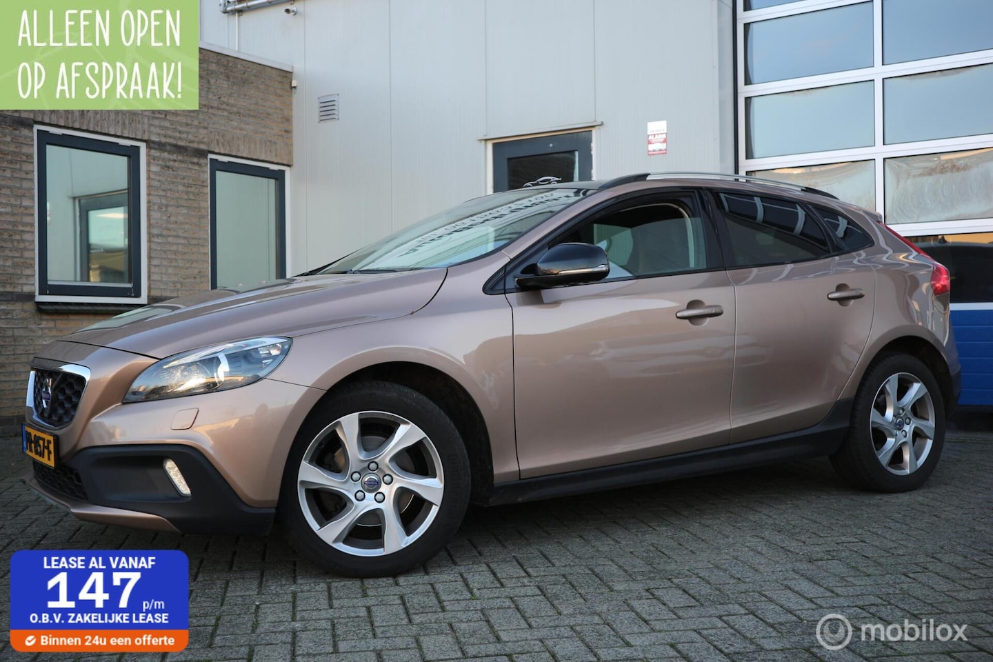 Volvo V40 Cross Country - 1.6 D2 Ocean Race PANORAMADAK/LEDER - AutoWereld.nl