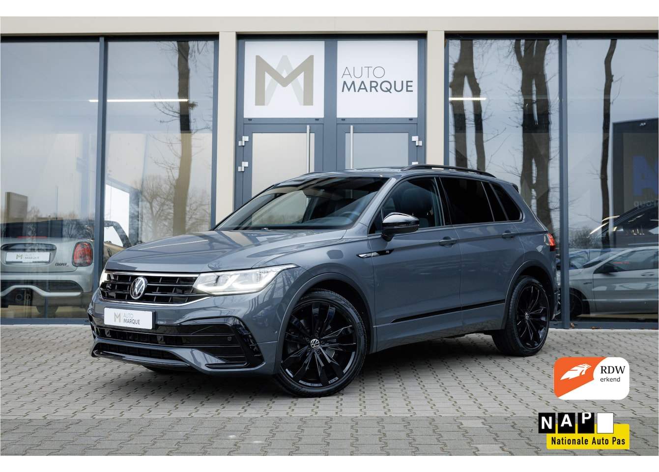 Volkswagen Tiguan - 2.0 TSI DSG 191PK 4Motion | R-Line Black Style | Panoramadak | 20" LM Velgen | IQ LED | Tr - AutoWereld.nl