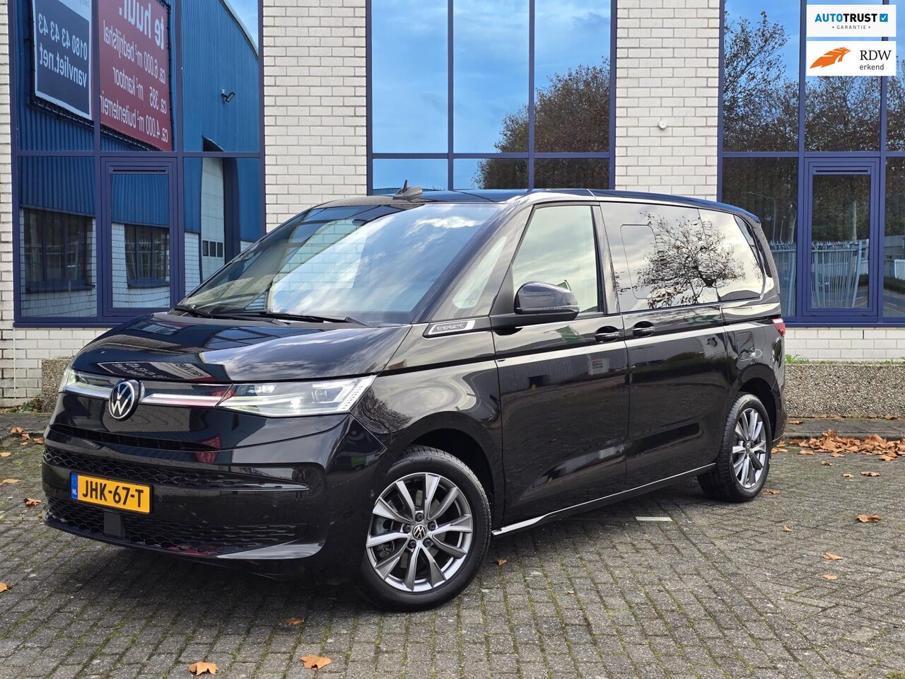 Volkswagen Multivan - 1.4 eHybrid L1H1 Business 7-zits/ Fulll Pano/DSG/ Elektrische deuren/ enzv - AutoWereld.nl